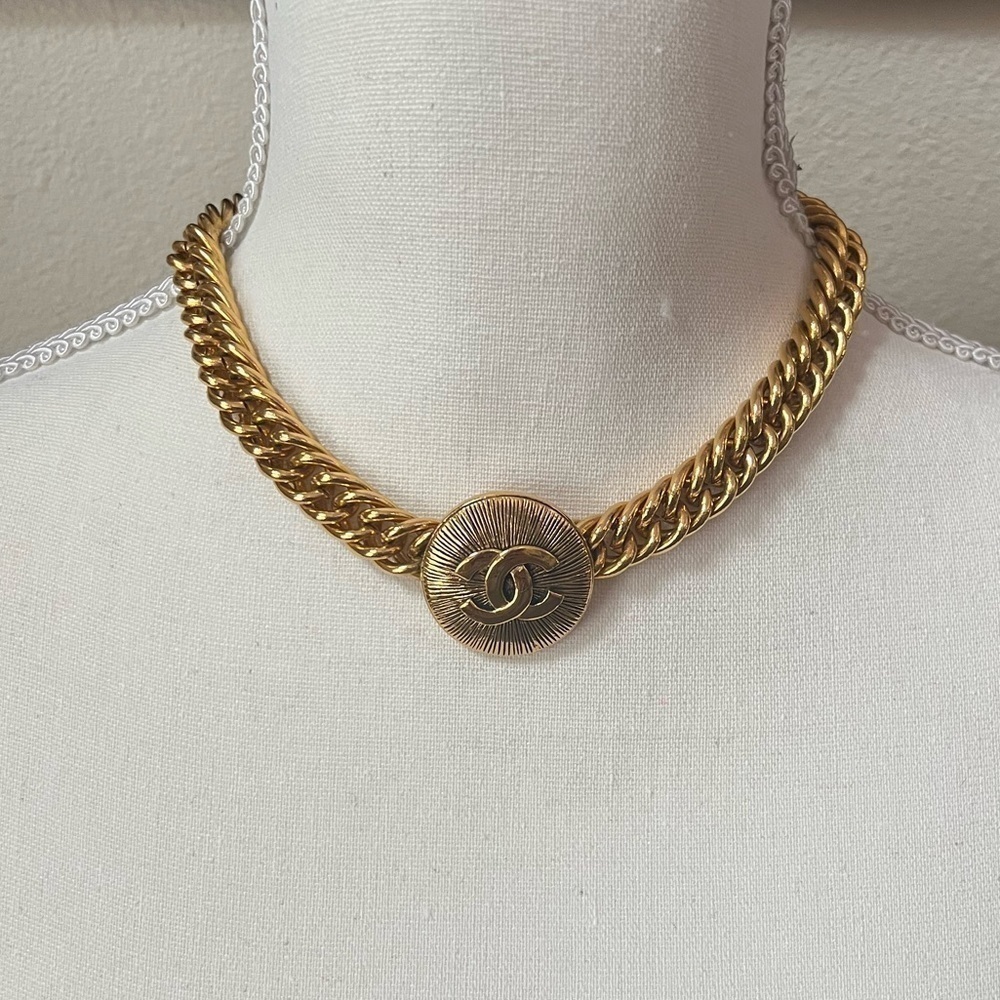 Chanel Vintage Medallion CC Choker Necklace - Picture 6 of 6